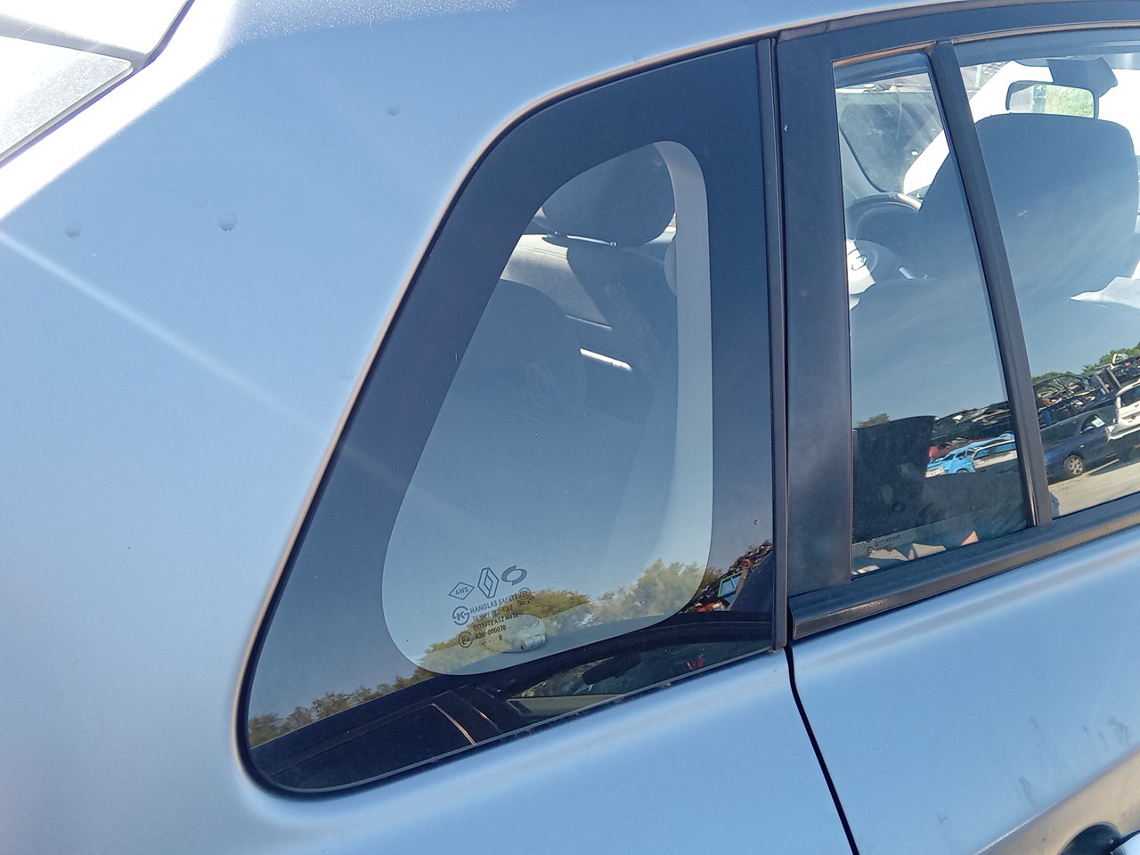 Right rear quarter glass