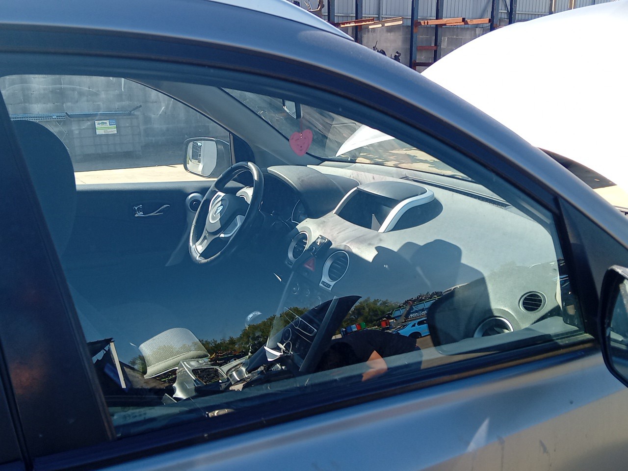 Right front door glass