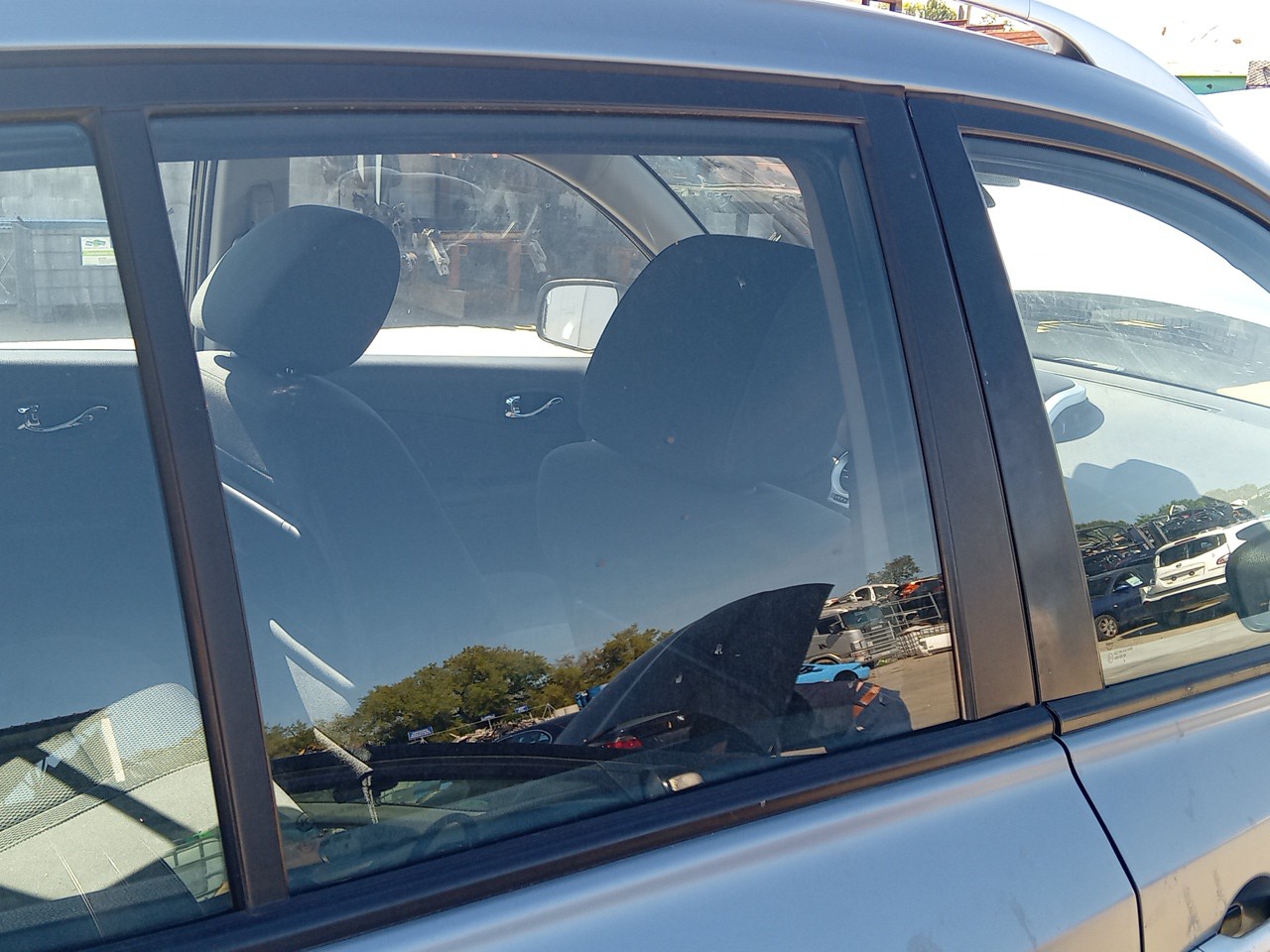 Right rear door glass