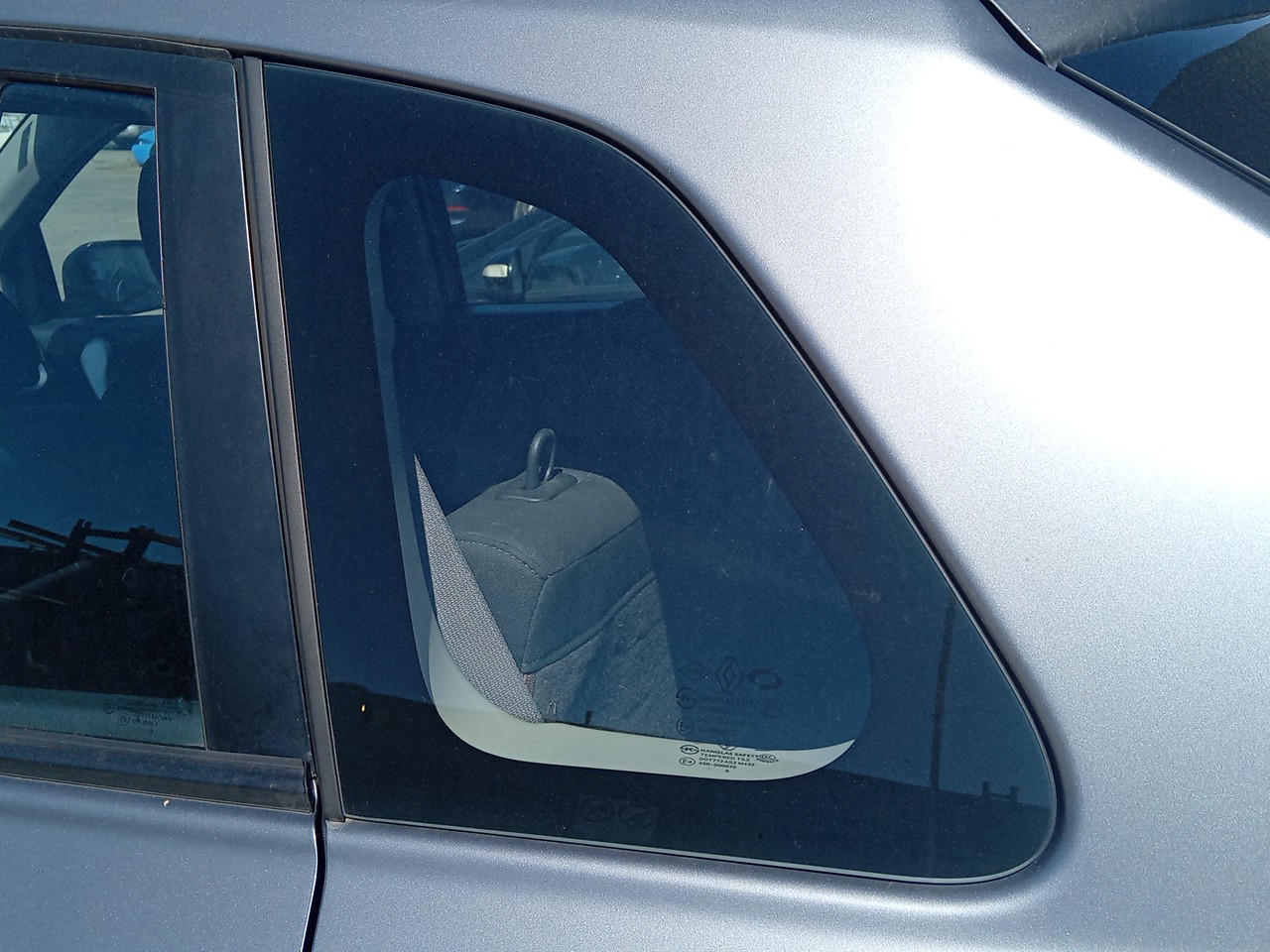 Left rear quarter glass