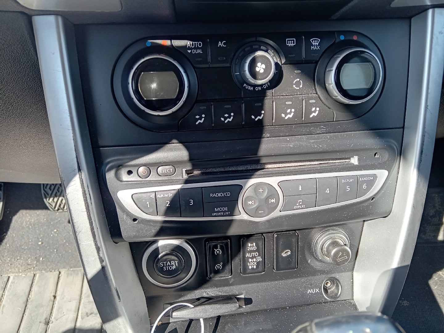 Moldura consola central / radio / aro RENAULT Koleos I (HY_) Imagem-0