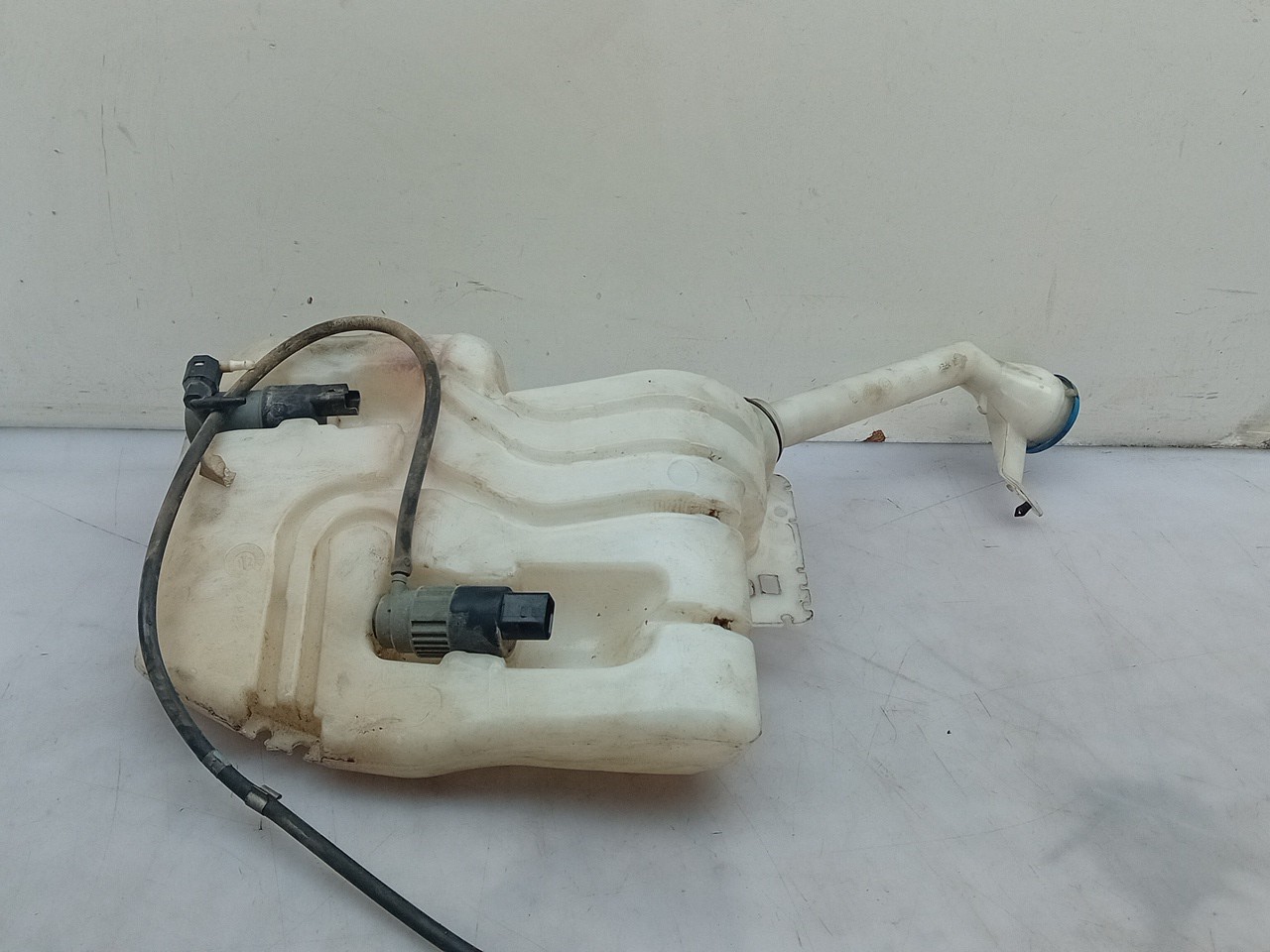 Windshield washer tank NISSAN Qashqai/Qashqai+2 I (J10, JJ10) Imagem-2