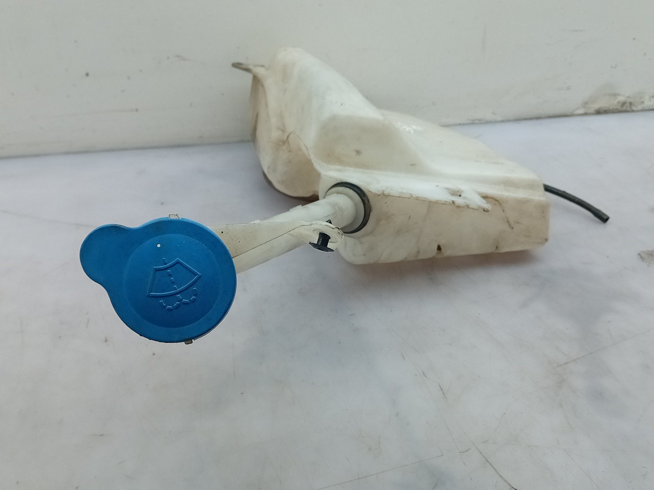 Windshield washer tank NISSAN Qashqai/Qashqai+2 I (J10, JJ10) Imagem-1