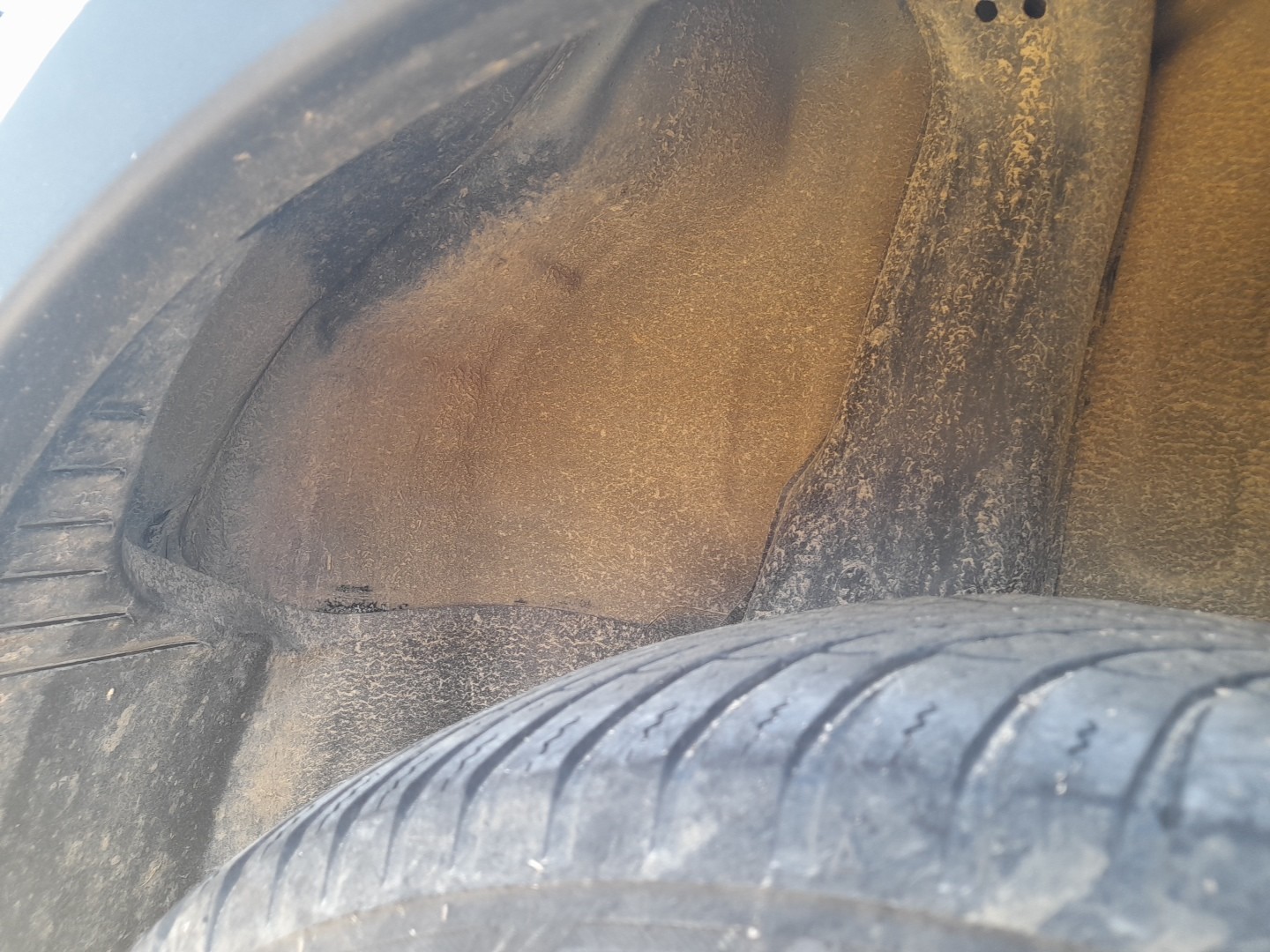 Rear wheel arch right