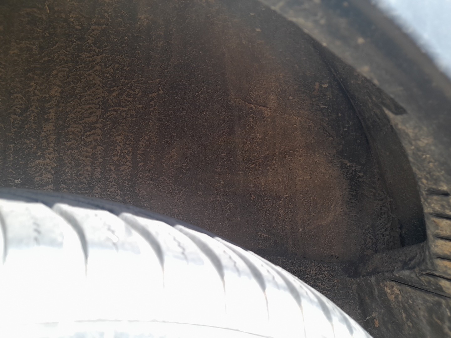 Rear wheel arch left