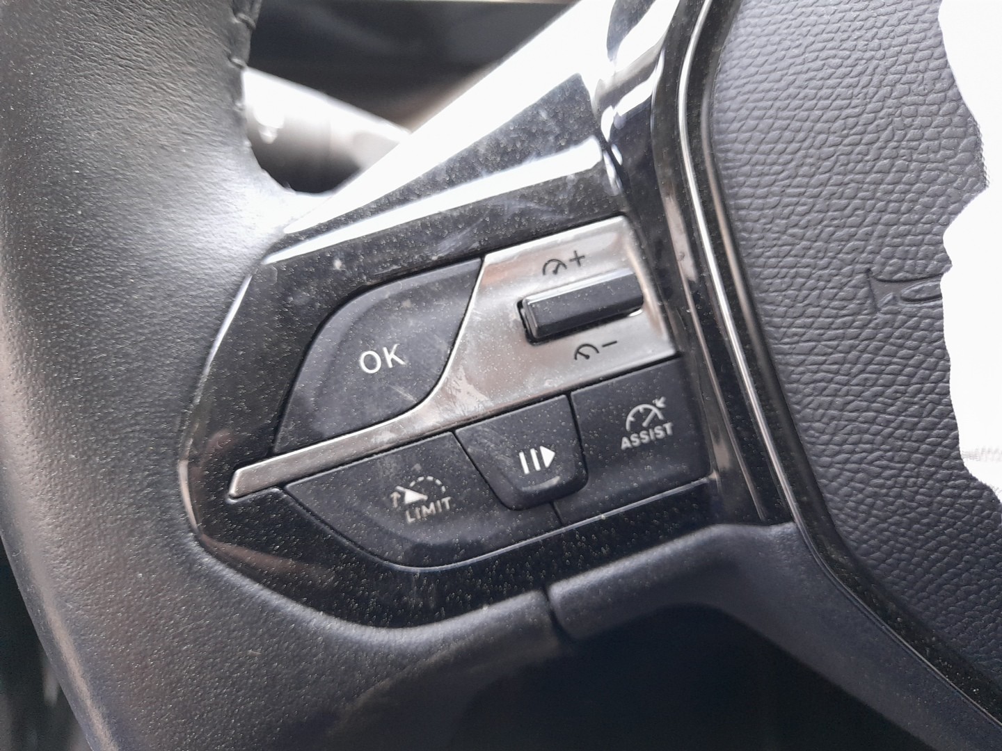 Volante de dirección PEUGEOT 308 SW III Imagem-1