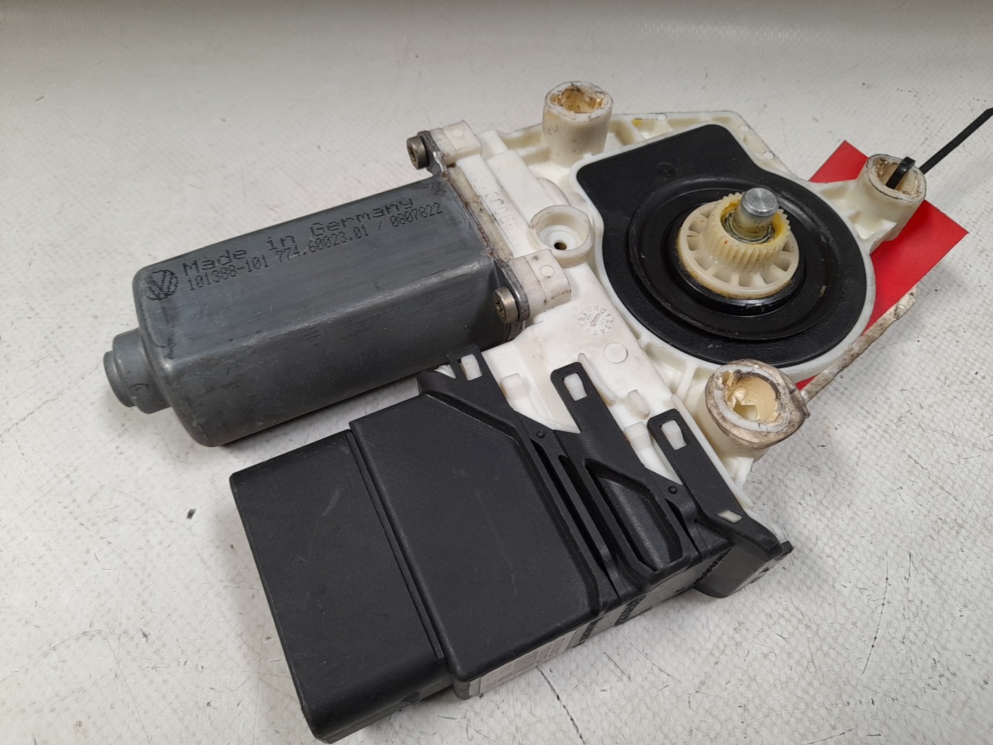 Motor vidro trás direito VOLKSWAGEN Golf IV (1J1) Imagem-1