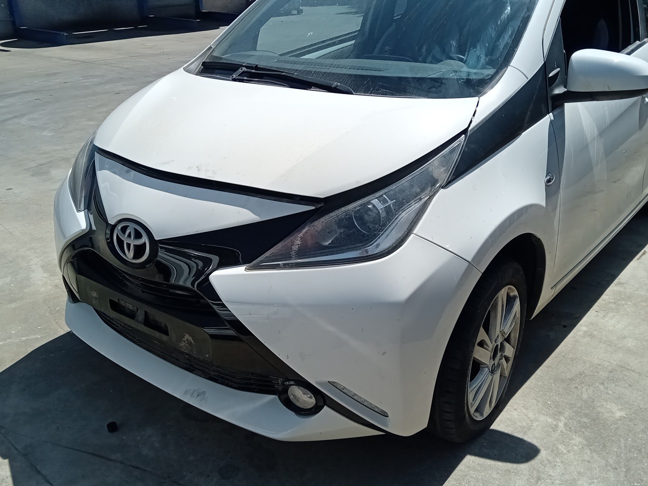 Face avant complète TOYOTA Aygo (_B4_) Imagem-1