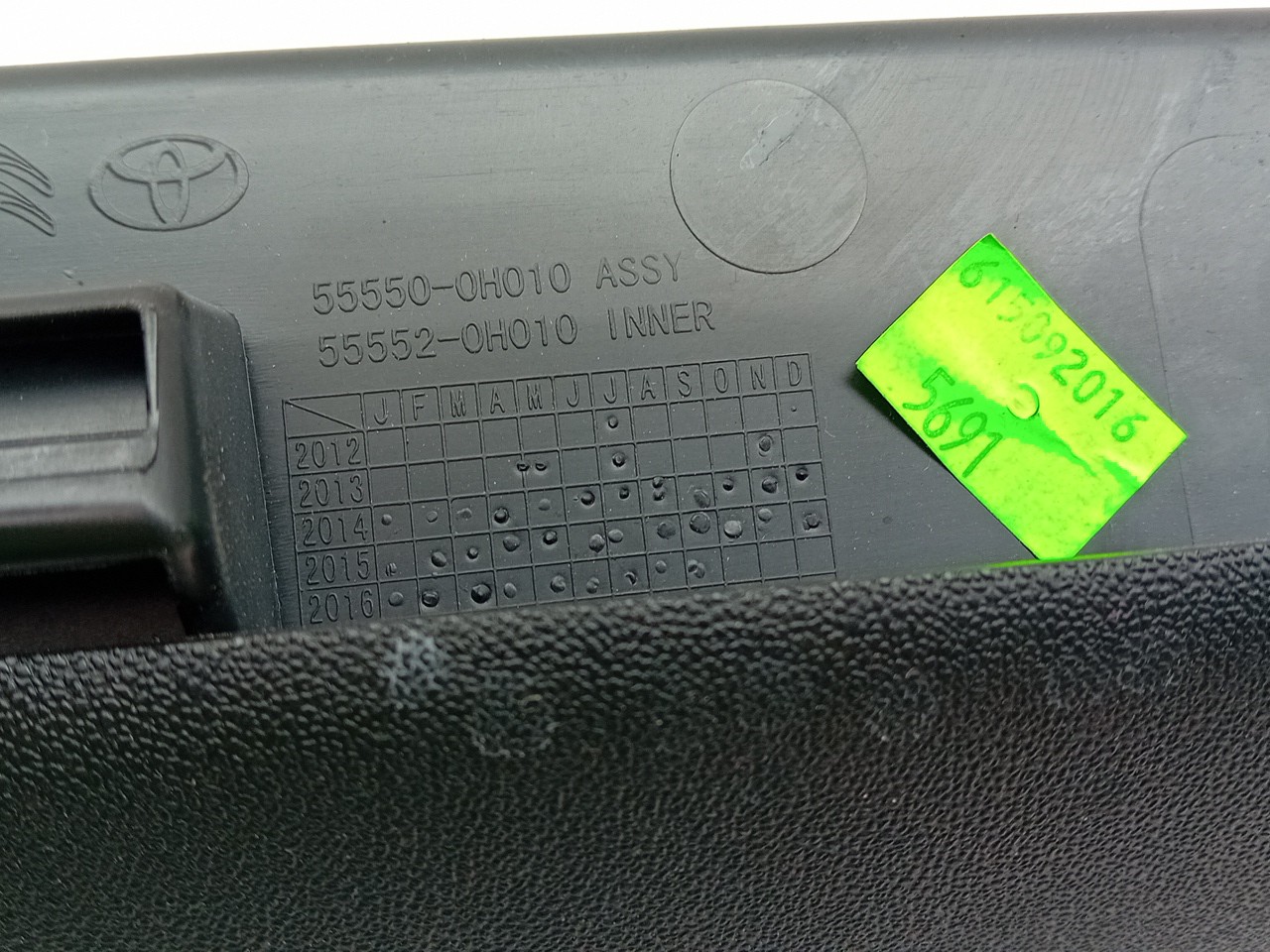 Glove Box / Compartment TOYOTA Aygo (_B4_) Imagem-3