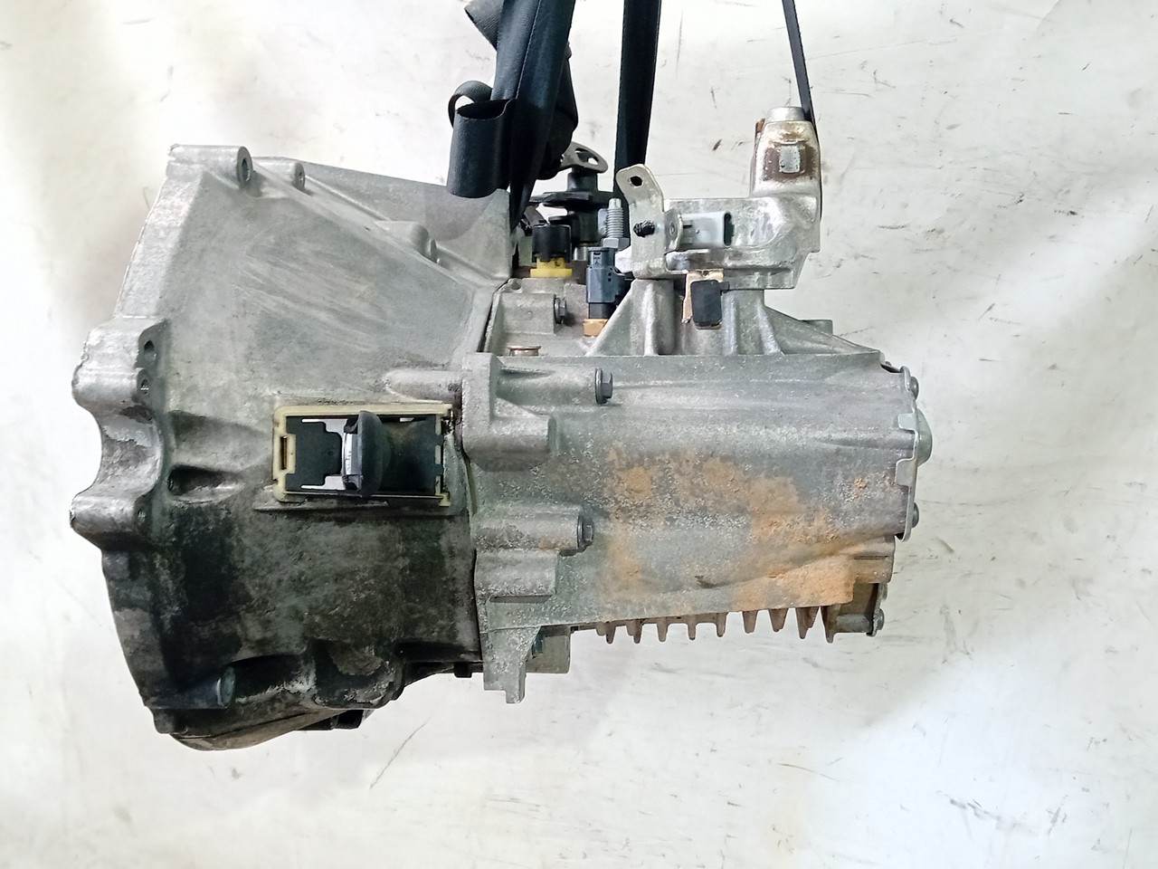 Manual gearbox PEUGEOT 308 SW III Imagem-1