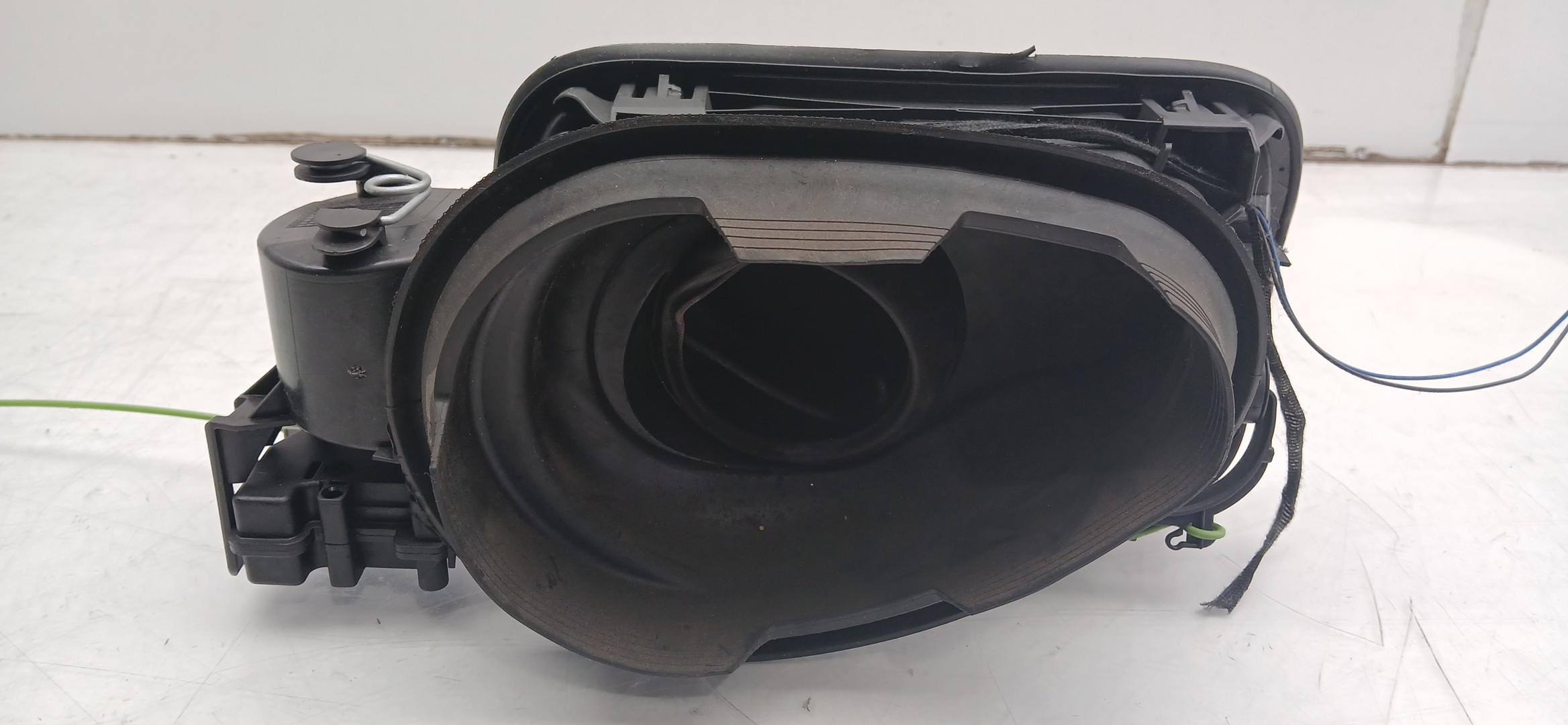 Bouchon/Volet De Trappe De Réservoir à Carburant  BMW 3 (F30, F80) Imagem-1