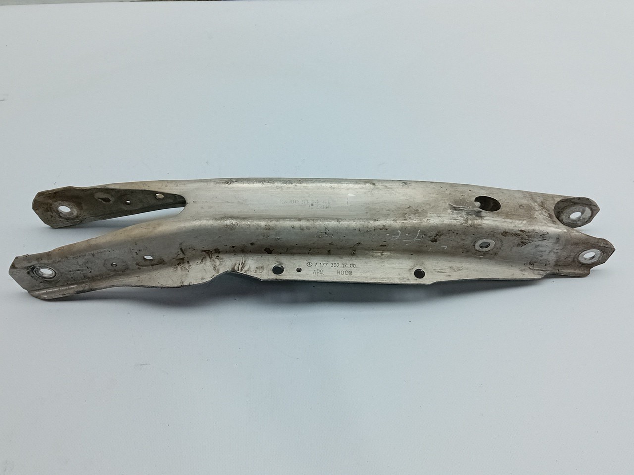 Bras de suspension arrière gauche MERCEDES-BENZ Classe A (W177) Imagem-1