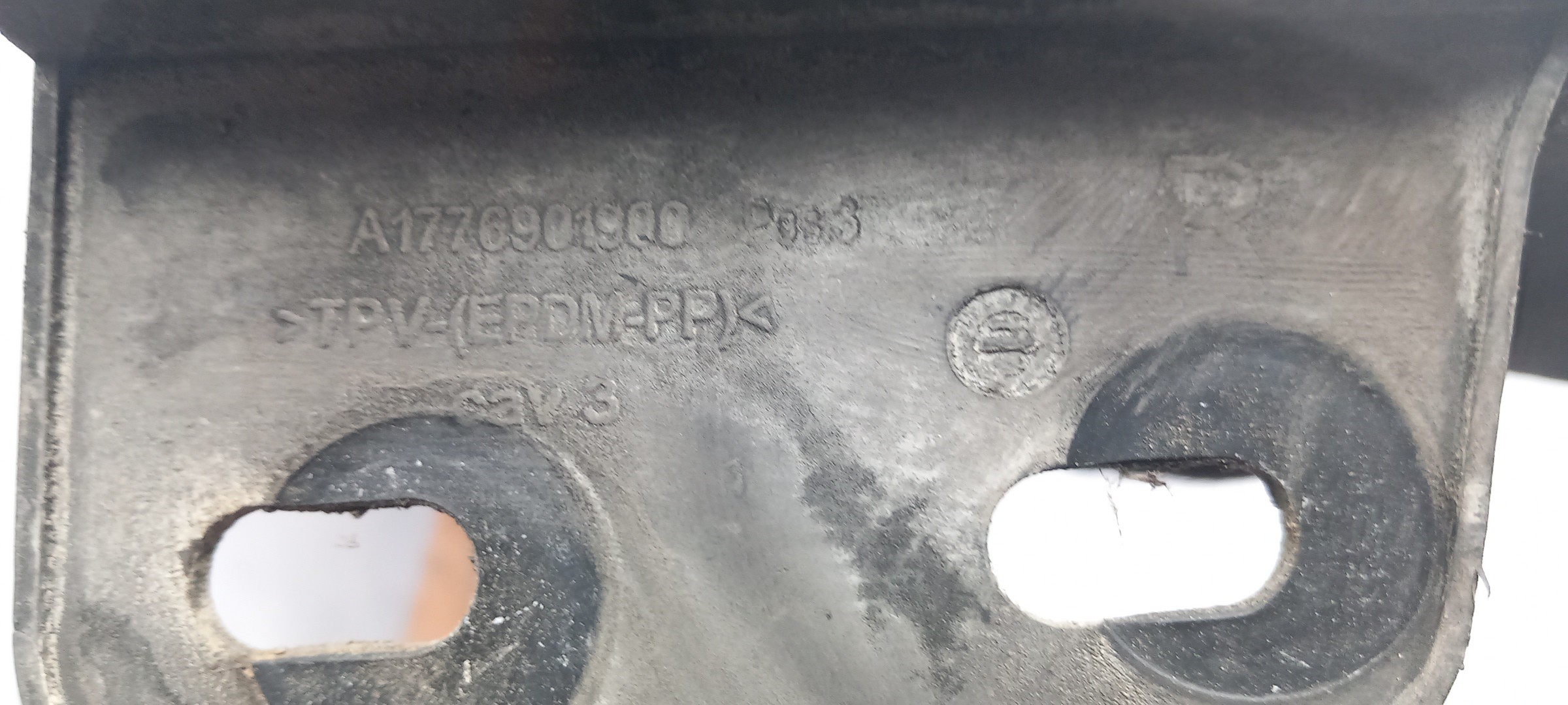 Paso rueda trasero derecho MERCEDES-BENZ Classe A (W177) Imagem-2