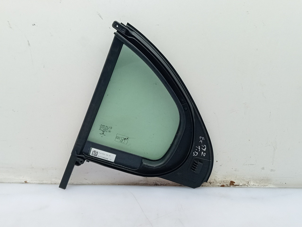 Vidrio triangular puerta Trasero Derecho MERCEDES-BENZ Classe A (W177) Imagem-1