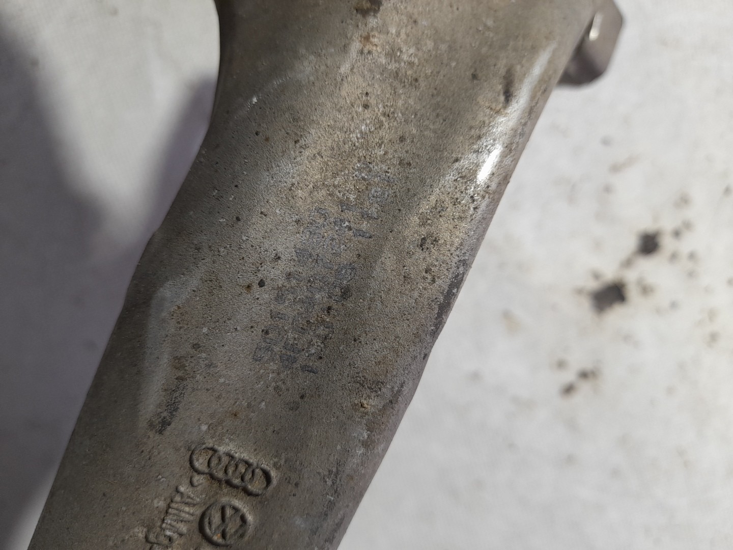 Fusée avant gauche AUDI A6 (4F2, C6) Imagem-1
