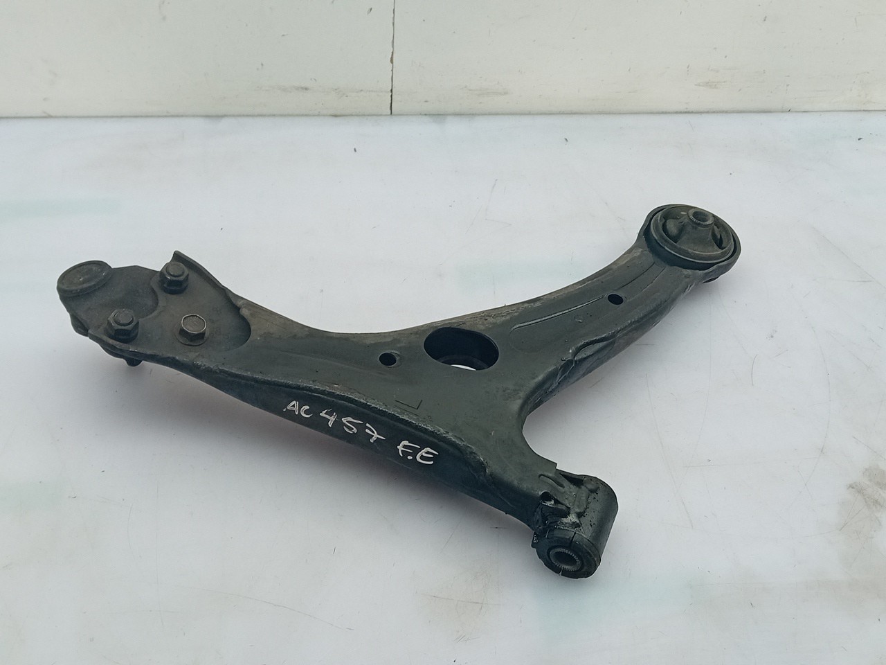 Left front suspension arm TOYOTA Avensis Liftback (_T25_) Imagem-1