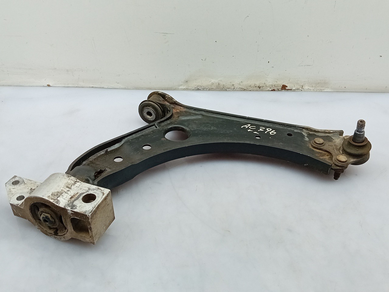 Right front suspension arm