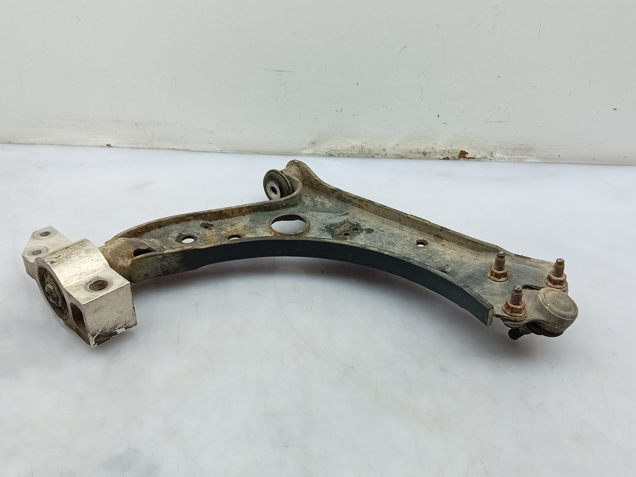 Bras de suspension Avant gauche AUDI A3 (8P1) Imagem-1