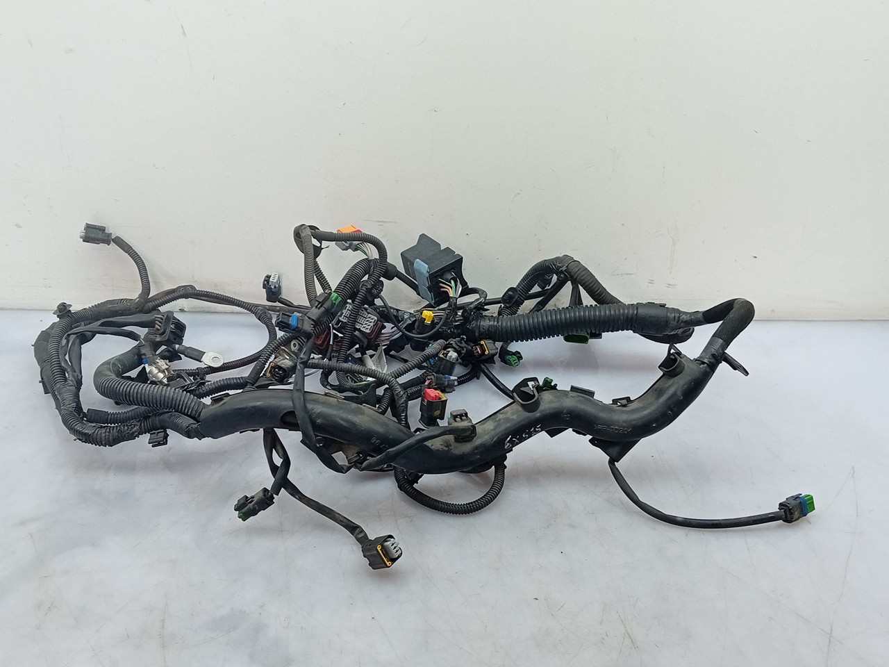 Engine electrical installation / engine wiring