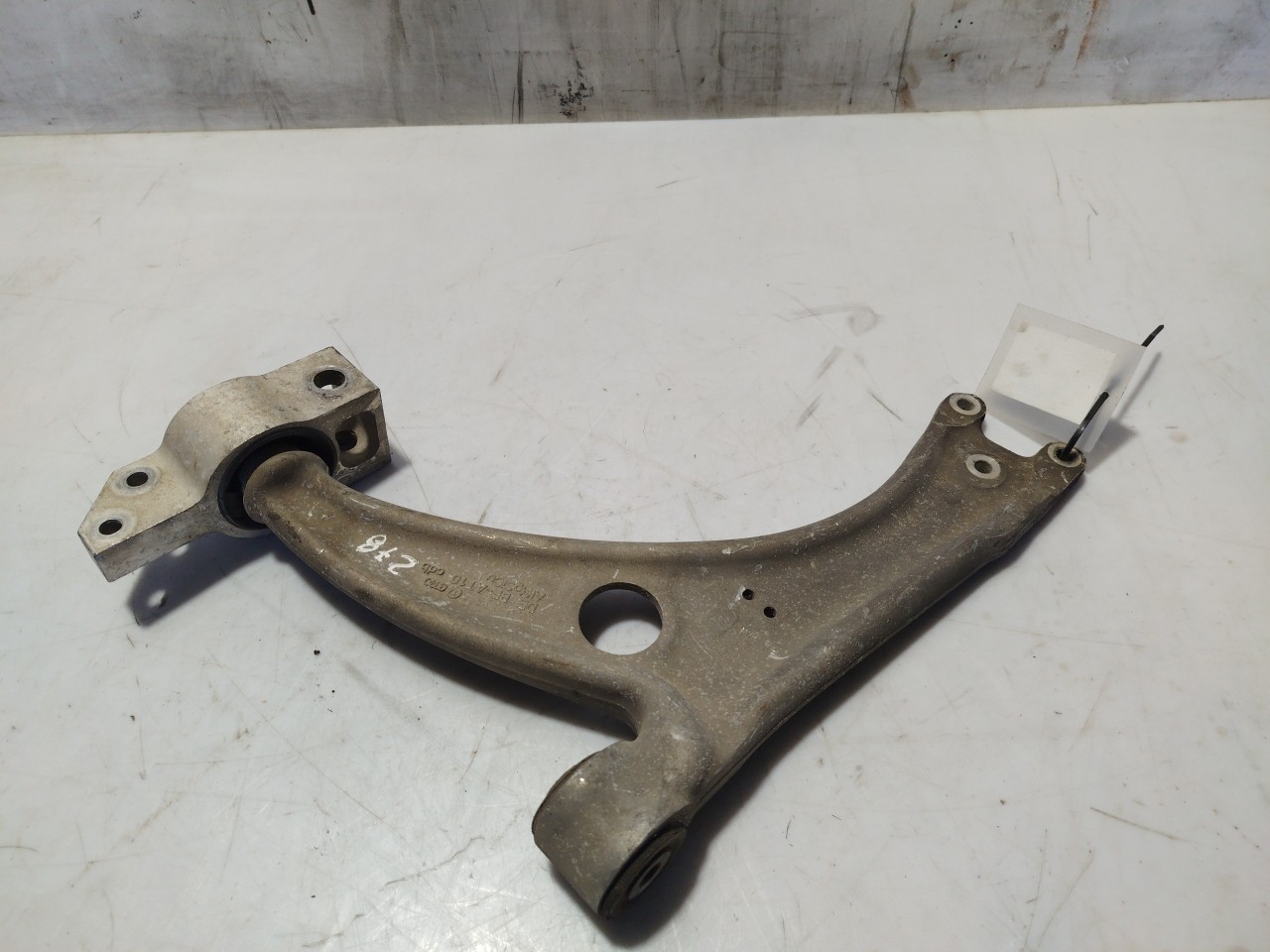 Left front suspension arm VOLKSWAGEN Passat (3C2) Imagem-1