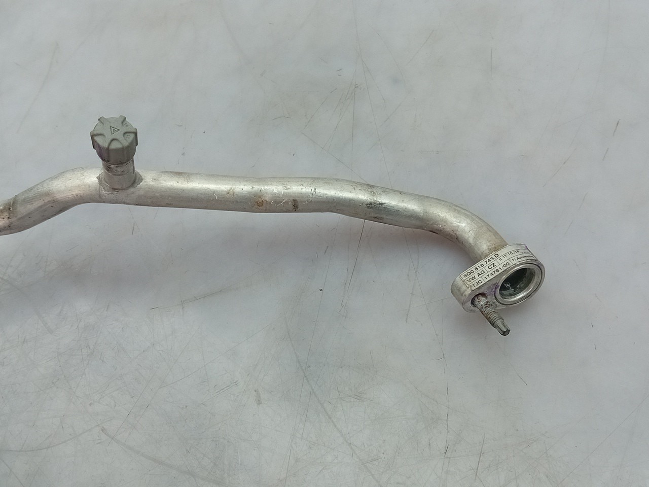 AC pipe VOLKSWAGEN Golf VII (5G1, BQ1, BE1, BE2) Imagem-1