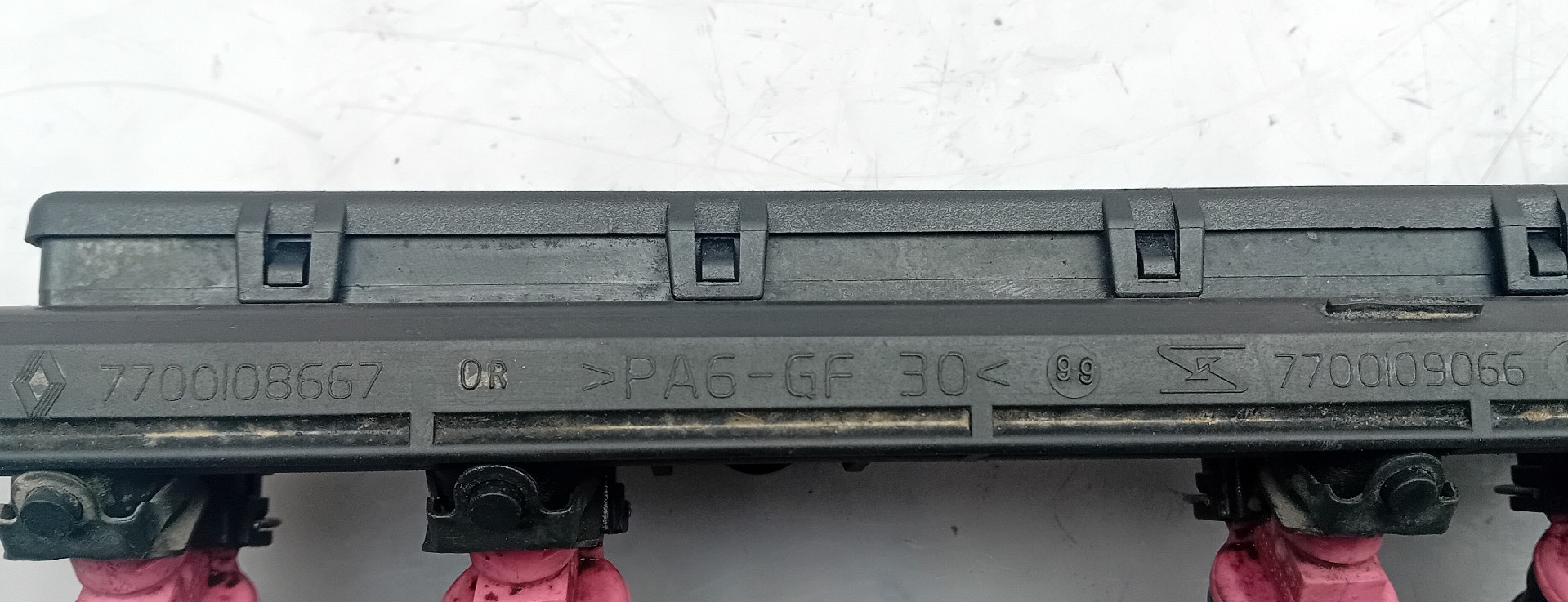 Fuel rail RENAULT Clio II (BB0/1/2_, CB0/1/2_) Imagem-4