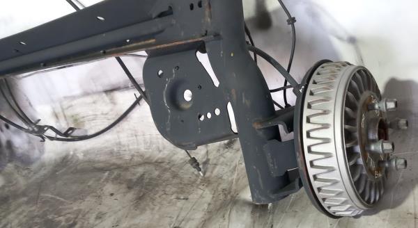 Rear axle with drum brakes RENAULT Zoe (BFM_) Imagem-2