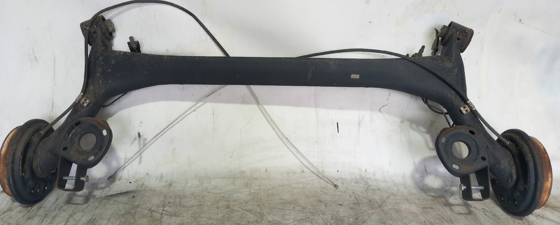 Rear axle with drum brakes SKODA Fabia II Hatchback (542, 5J) Imagem-2