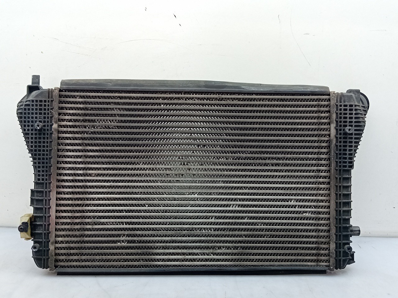 Radiador do intercooler VOLKSWAGEN Golf VI (5K1) Imagem-1