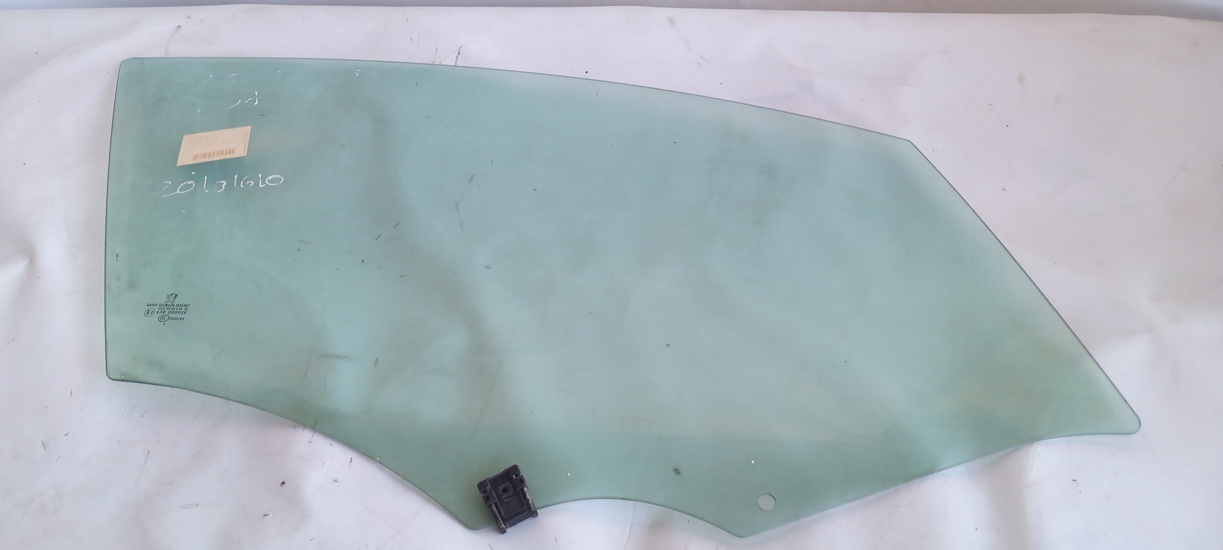 Right front door glass