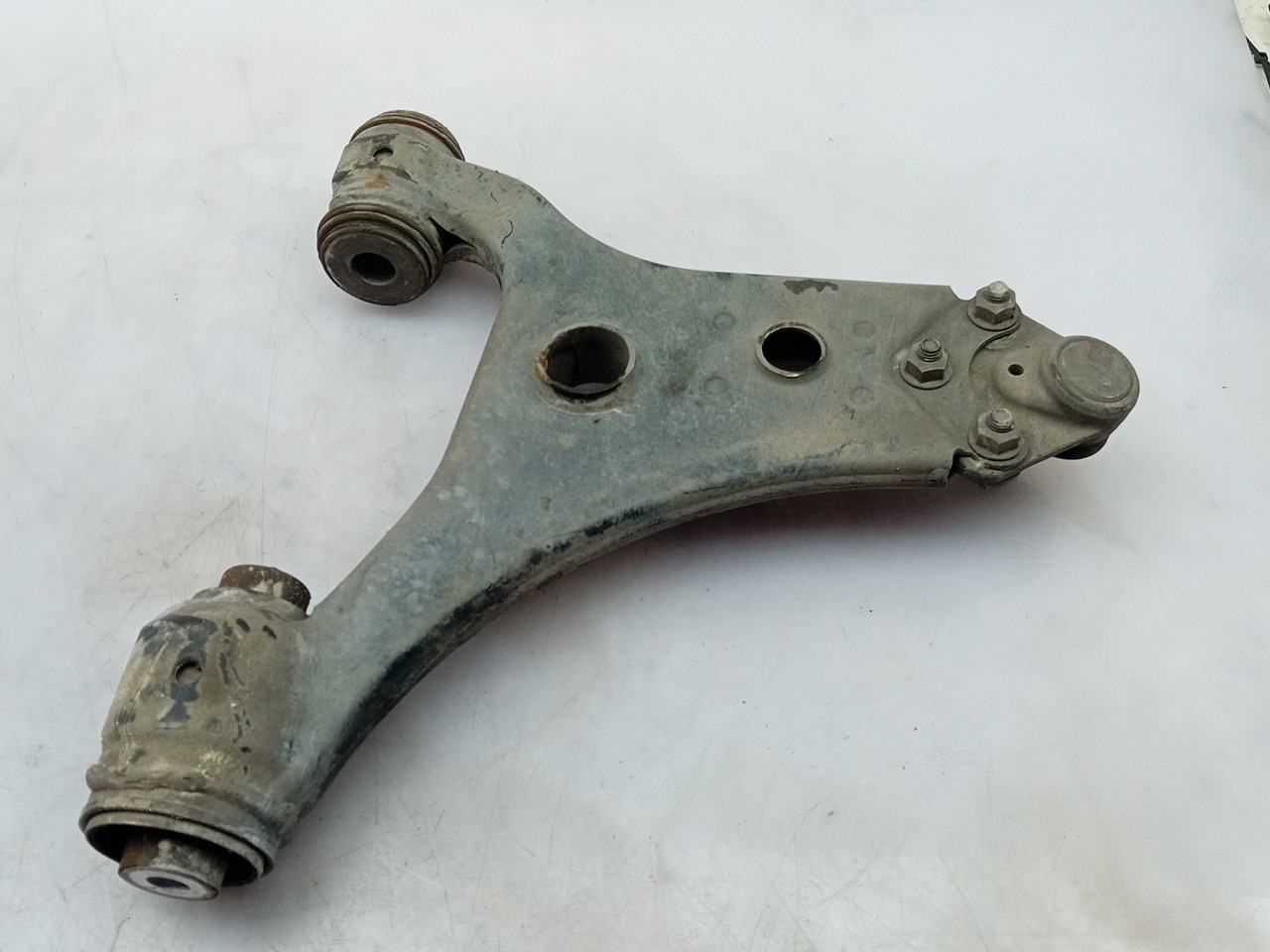 Bras de suspension Avant Droite MERCEDES-BENZ Classe A (W169) Imagem-1