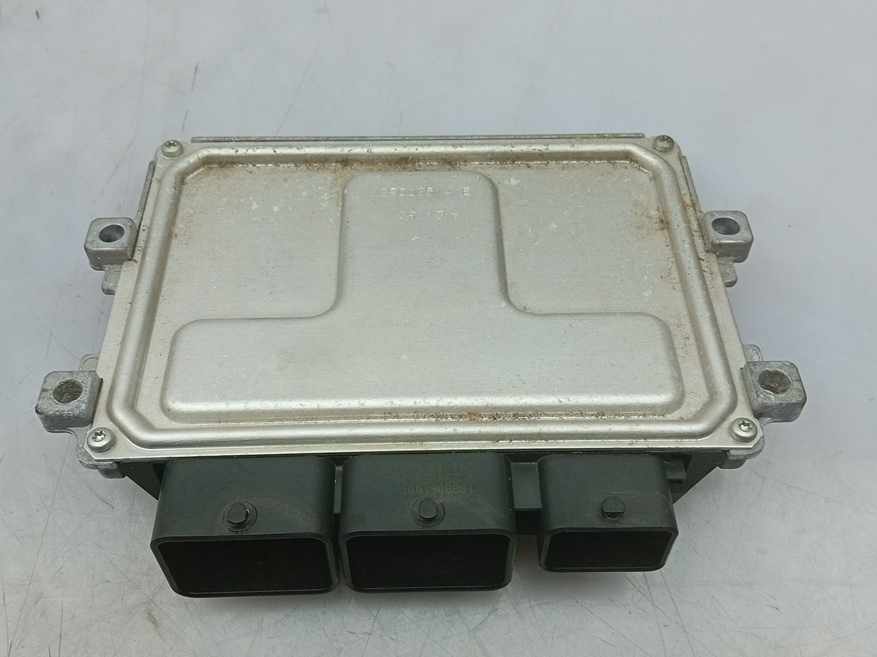 Engine control unit / ECU PEUGEOT 2008 I (CU_) Imagem-1