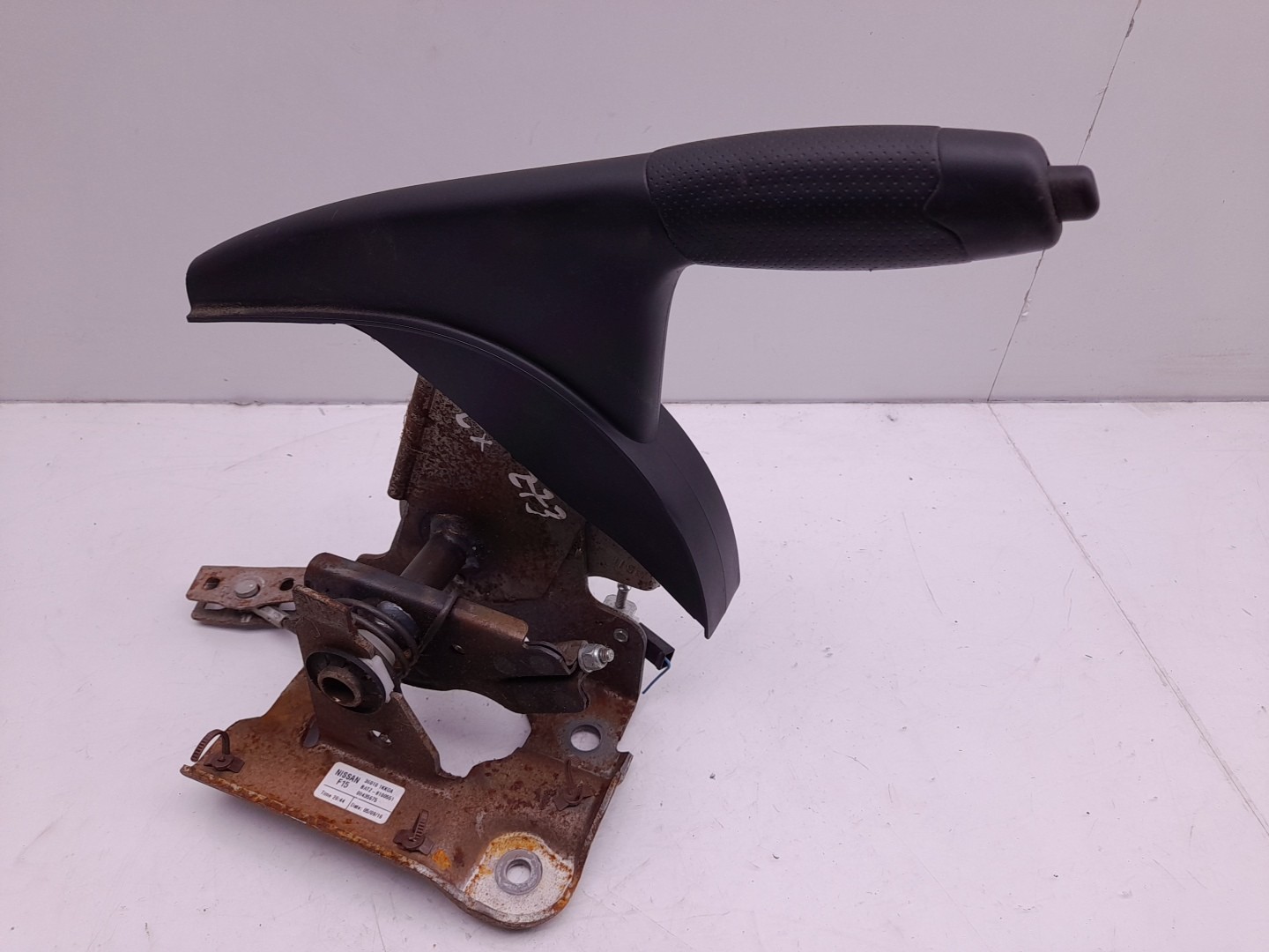 Hand brake / parking brake NISSAN Juke (F15) Imagem-1