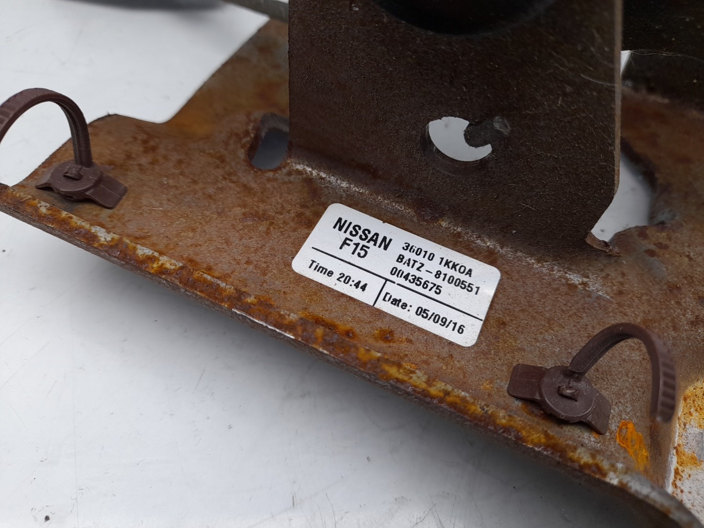 Hand brake / parking brake NISSAN Juke (F15) Imagem-2