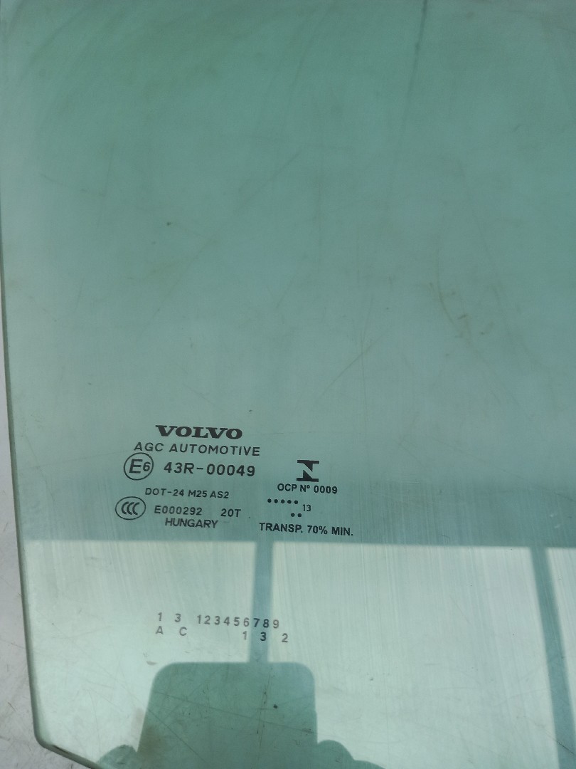 Right front door glass VOLVO V40 Hatchback Imagem-1