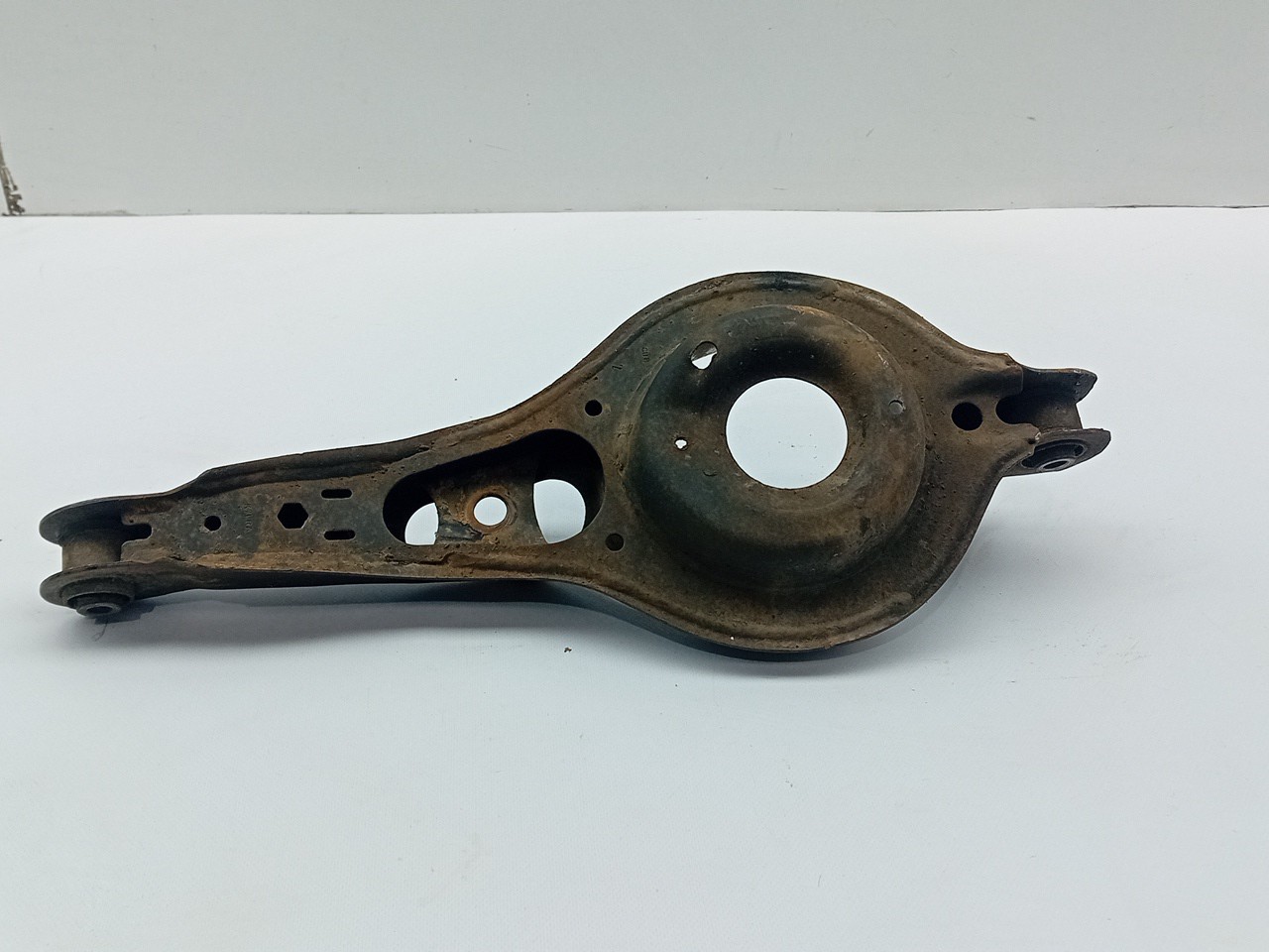 Brazo suspensión trasero derecho VOLVO V40 Hatchback Imagem-1