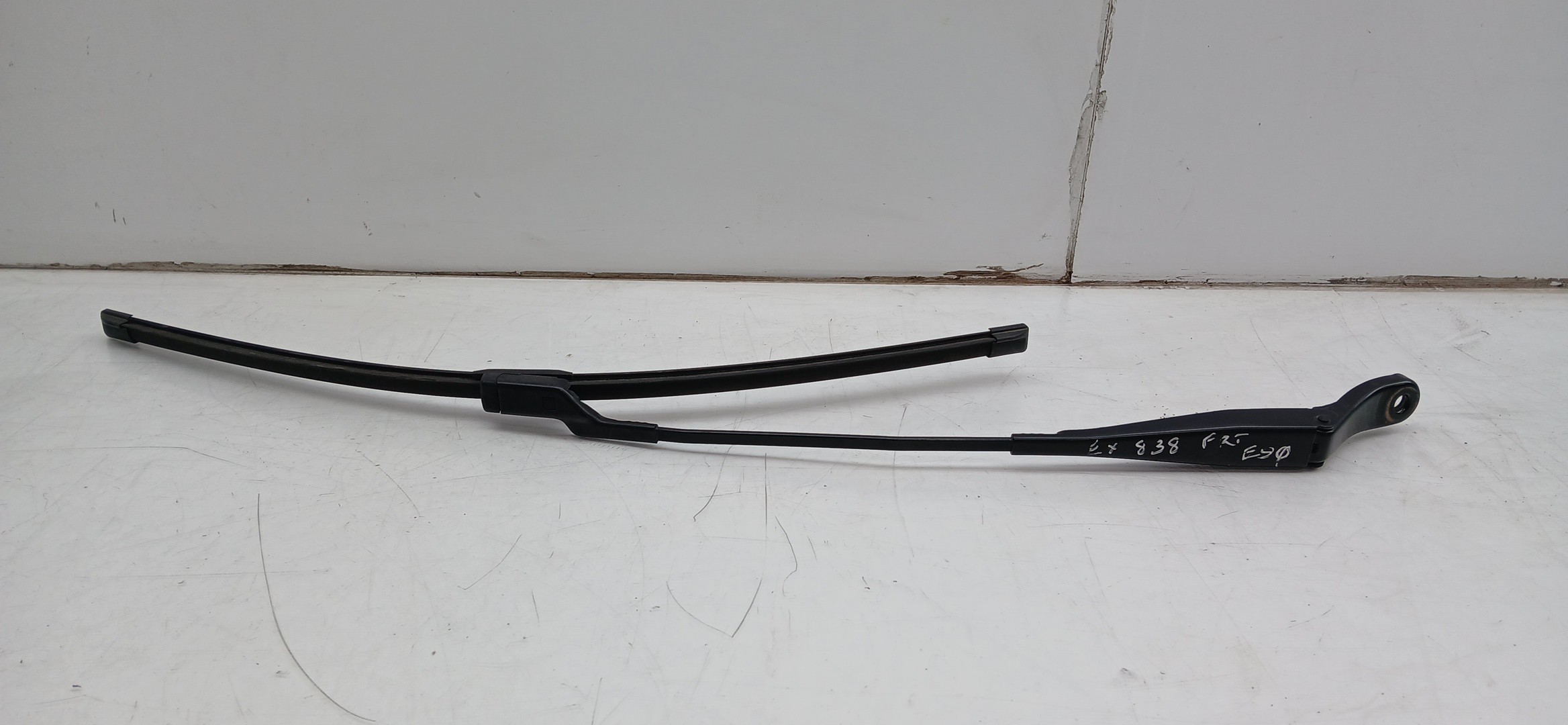 Windscreen wiper arm Left front