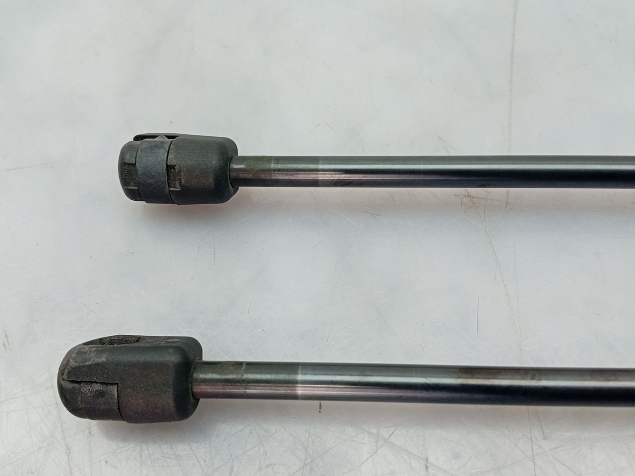 Trunk Shock Absorber FORD Fiesta VII (HJ, HF) Imagem-1