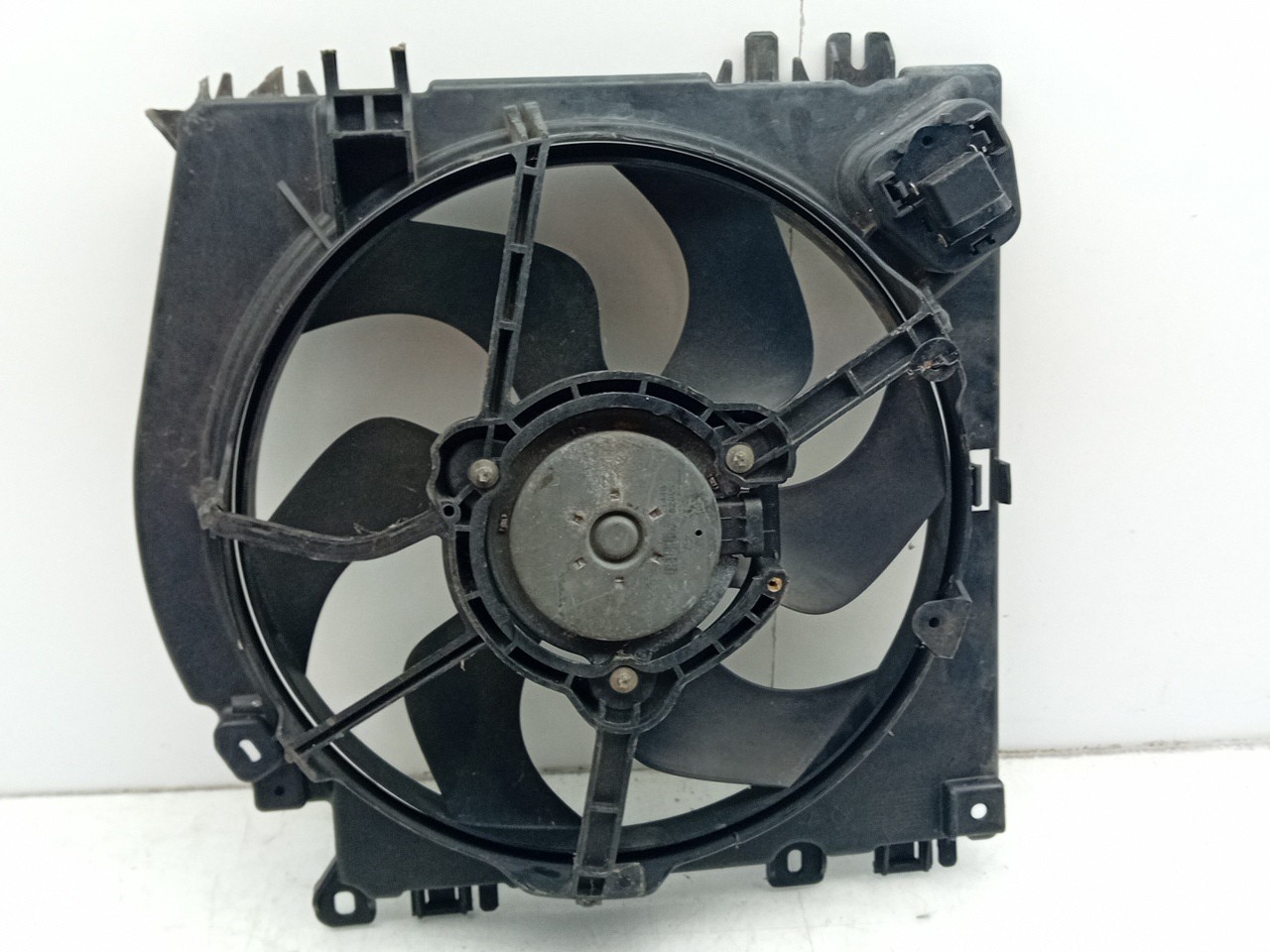 Cooling fan RENAULT Clio III (BR0/1, CR0/1) Imagem-2
