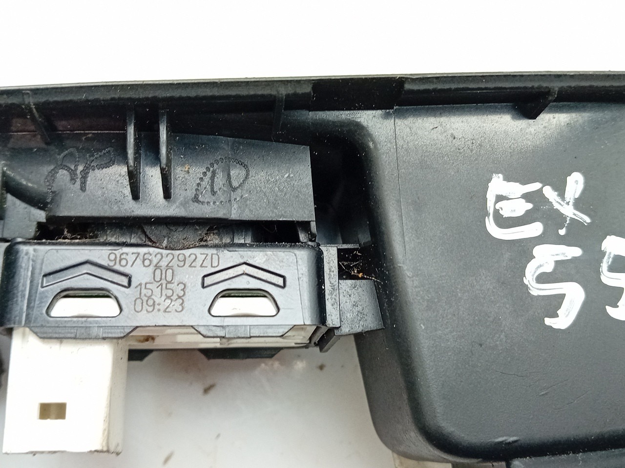Mando / interruptor elevalunas delantero izquierdo PEUGEOT 308 SW II Imagem-5