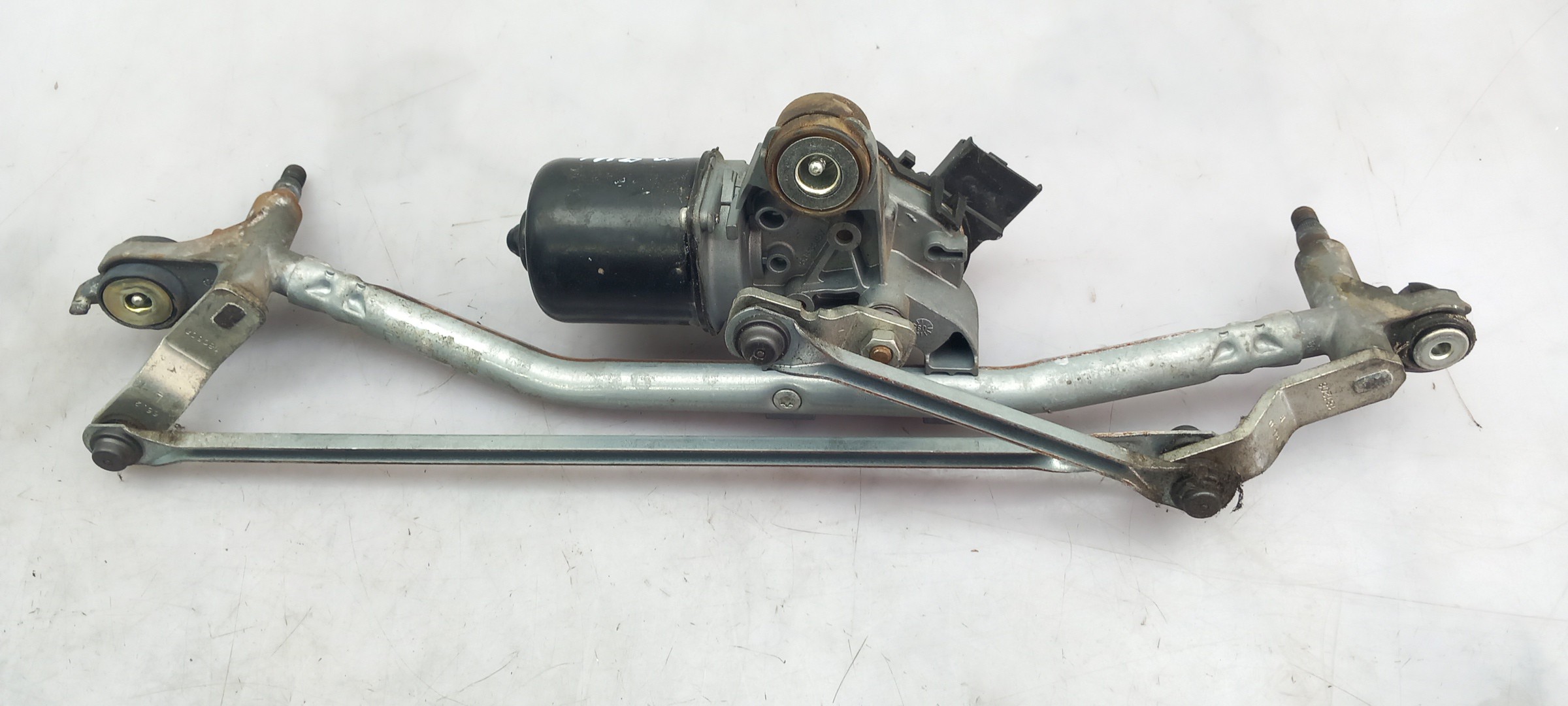 Essuie-glace moteur avant