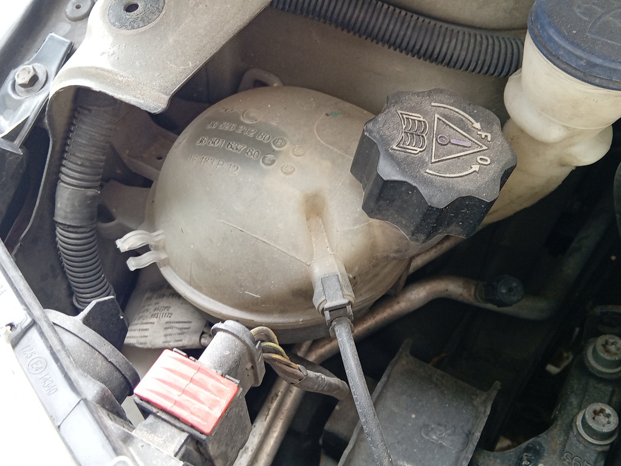 Coolant reservoir