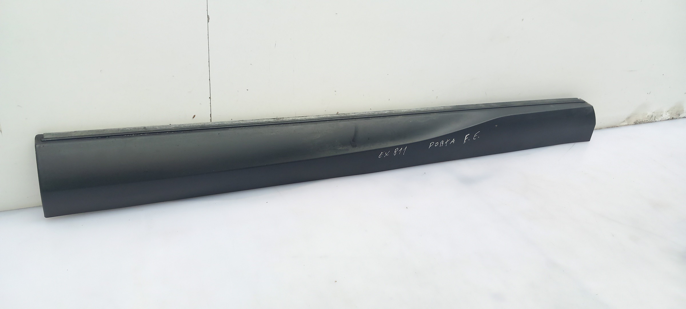 Right front door trim