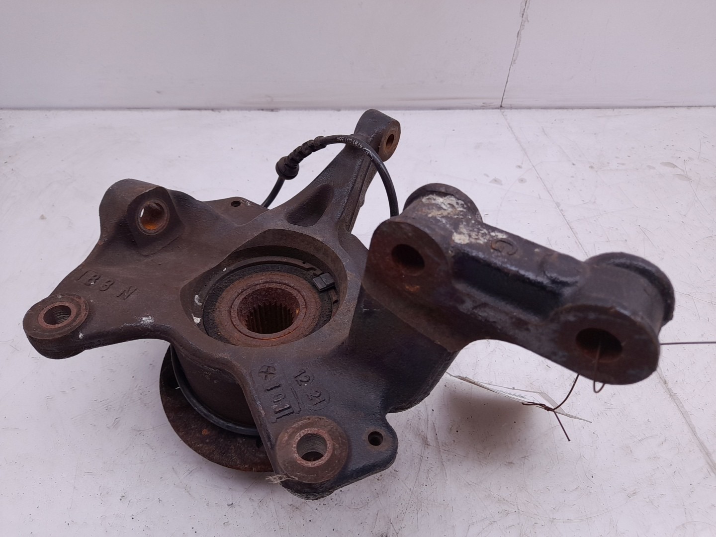 Left front steering knuckle RENAULT Megane III (BZ0_) Imagem-1
