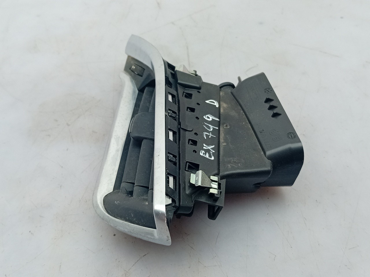 Diffuser / air vent PEUGEOT 2008 I (CU_) Imagem-1