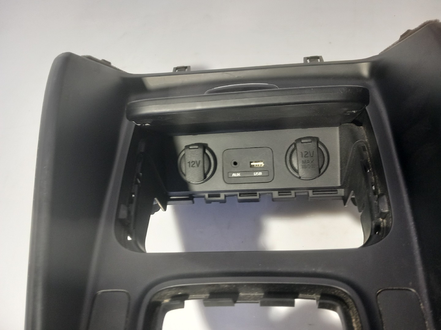Panneau revêtement console centrale / radio KIA Carens IV Imagem-2