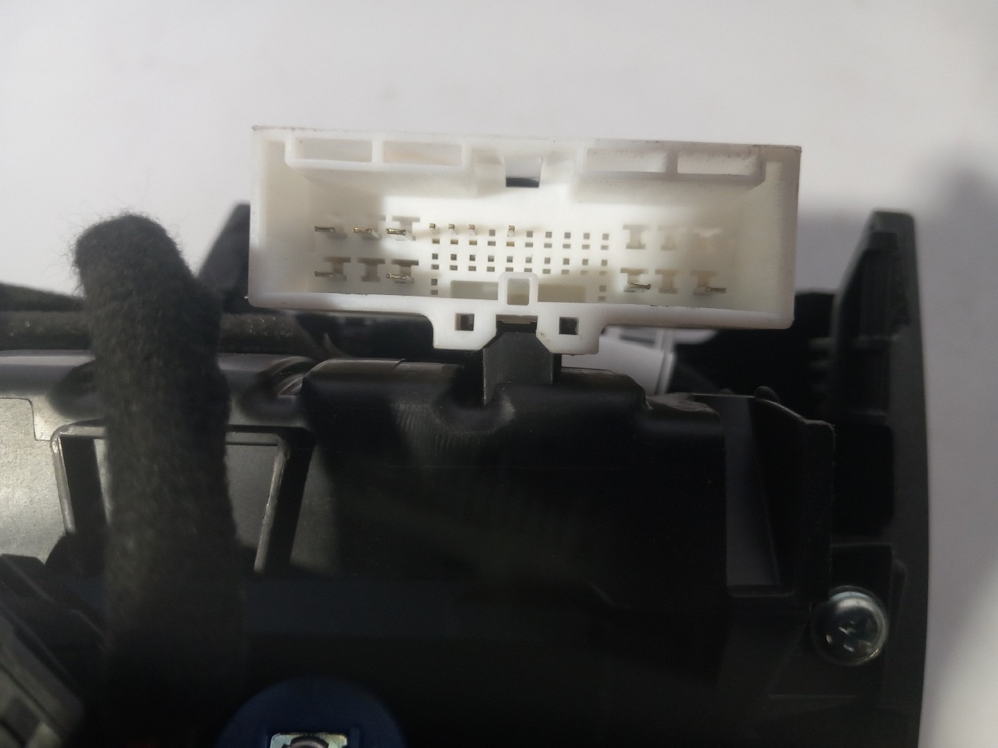 Panneau revêtement console centrale / radio KIA Carens IV Imagem-3