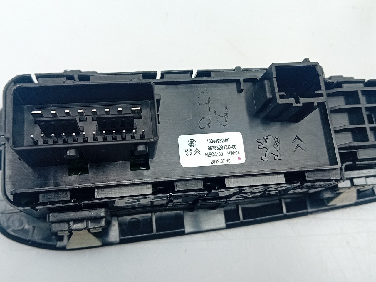 Commande / interrupteur lève-vitre Avant gauche PEUGEOT 308 II Imagem-3