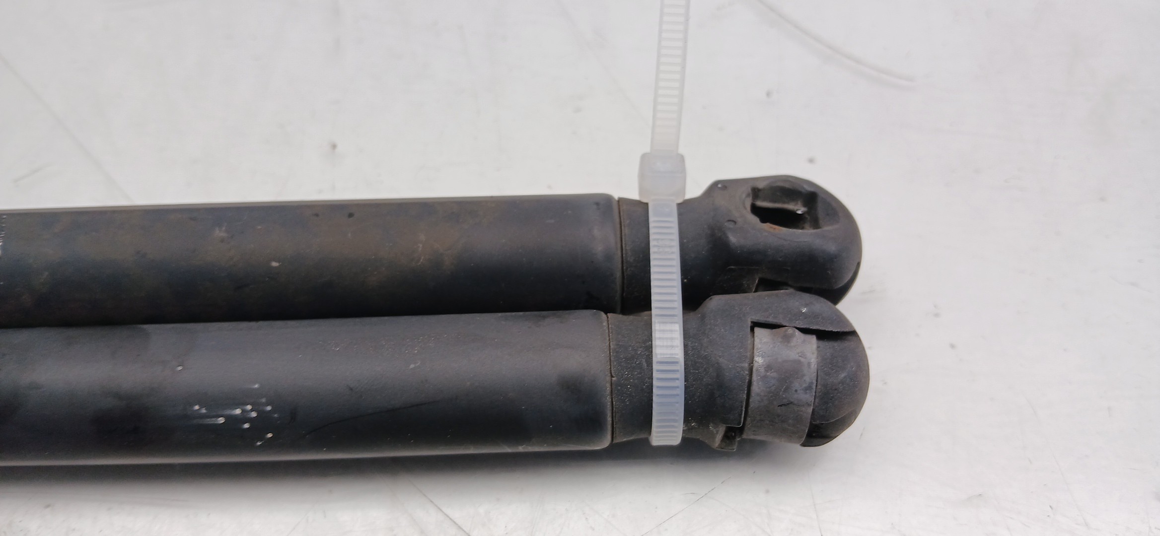 Trunk Shock Absorber MINI Mini (R56) Imagem-2