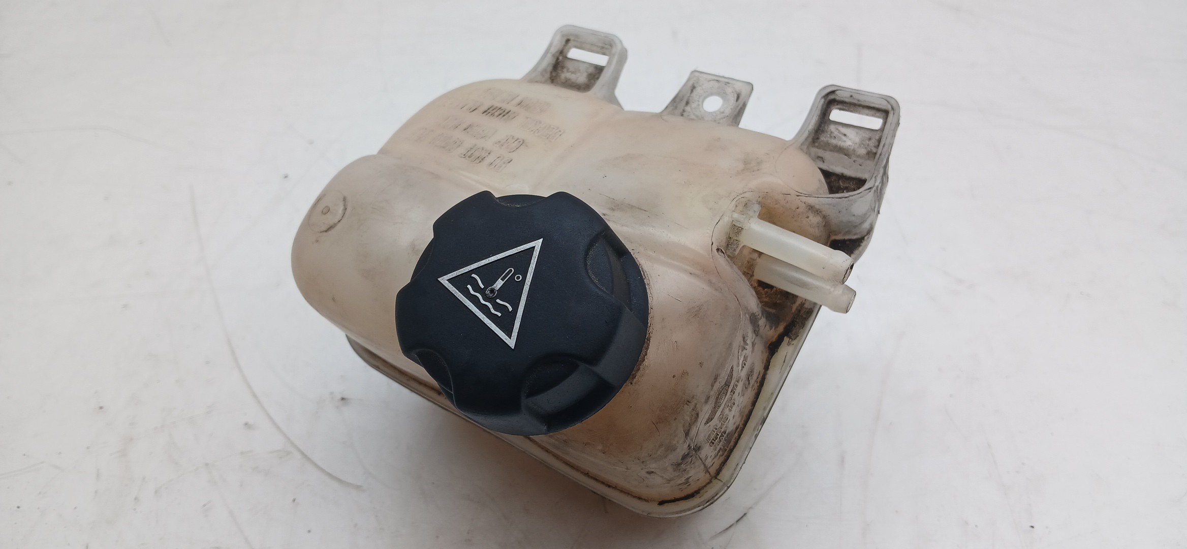 Coolant reservoir